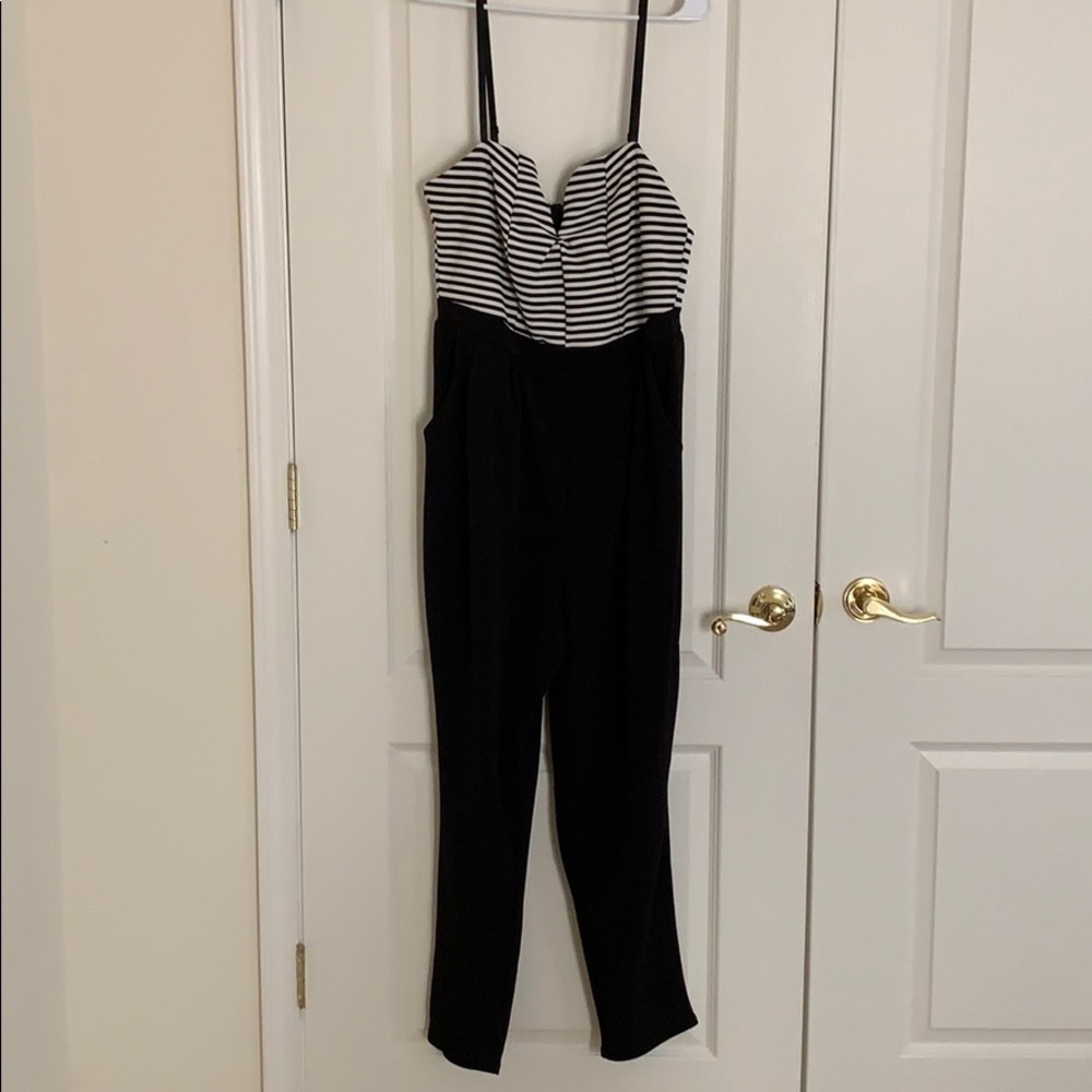 Cute jumpsuit with pockets!